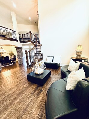 Interior - Lux 5BR Near Legacy The Star - 4800 sqftS spacious  in fabulous Frisco  WiFi (Frisco)