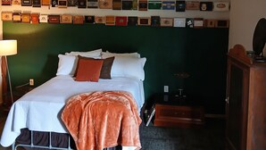 Room - Tiny home near Brady Mt./ Lake Ouachita (Royal)