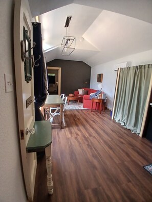 Smart TV - Tiny home near Brady Mt./ Lake Ouachita (Royal)