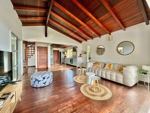 Fernseher, Bücher, Drucker