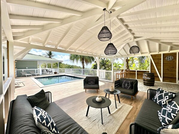 Fernseher, Bücher, Drucker