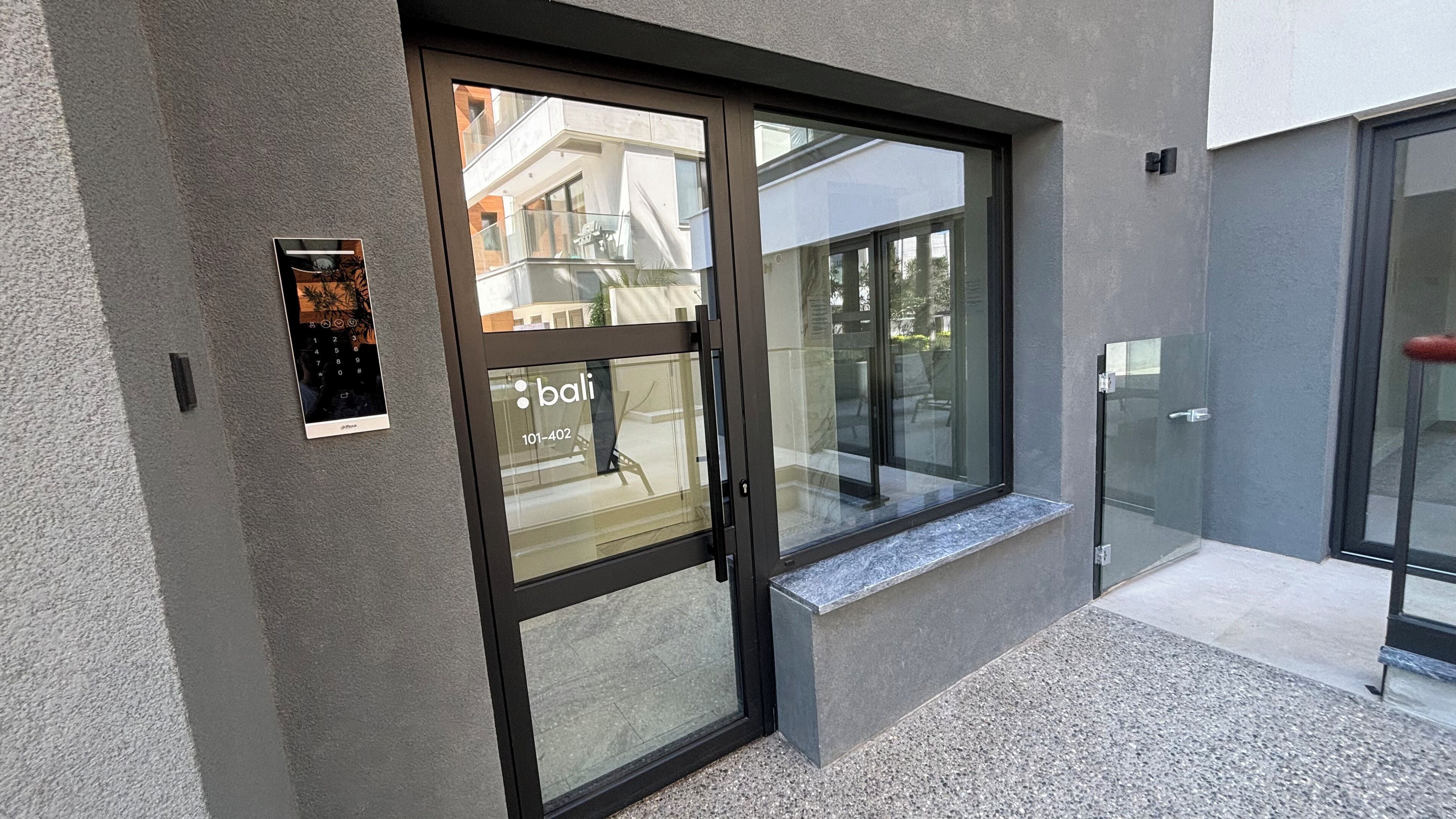 Fachada de la propiedad