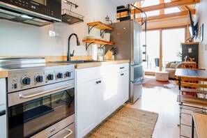 Private kitchen - Vermont Alpine Outlook (Londonderry)