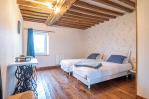 4 bedrooms, iron/ironing board, travel cot, free WiFi