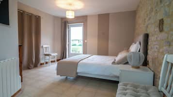 4 bedrooms, iron/ironing board, travel crib, free WiFi