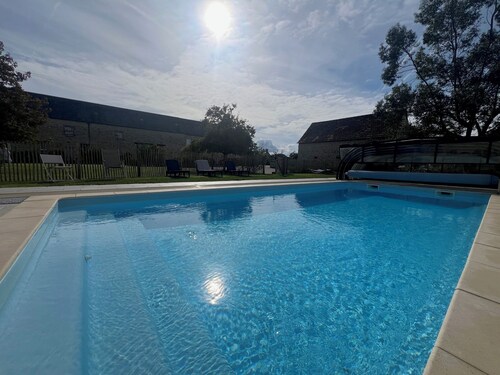 Grand Cottage avec Piscine chauffée près des plages du D-Day