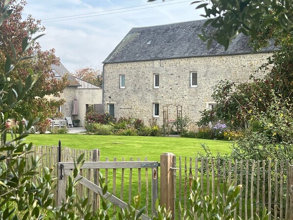 Property grounds - Large cottage with heated pool near the D-Day beaches (CAMPIGNY)