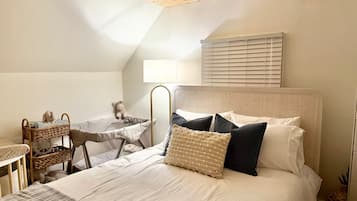 3 bedrooms, travel crib, WiFi, bed sheets