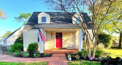 Cozy 3BR Cottage w/Metro Access minutes to Old Town, Alexandria!
