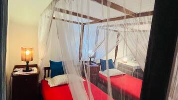 Classic Twin Room, Balcony | Desk, laptop workspace, blackout drapes, soundproofing