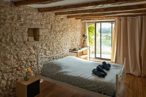 4 bedrooms, WiFi, bed sheets