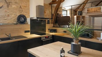 Fridge, microwave, oven, stovetop
