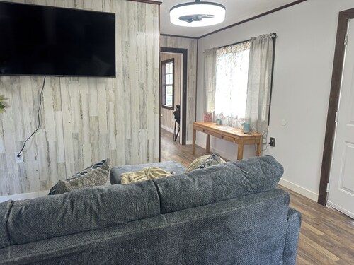 Charming 2-bedroom tiny country house conviently located near BOK HOMA CASINO!!