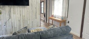 Charming 2-bedroom tiny country house conviently located near BOK HOMA CASINO!!