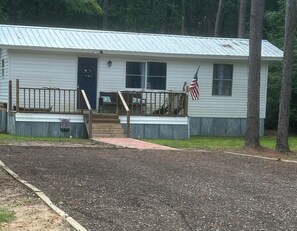 Exterior - Charming 2-bedroom tiny country house conviently located near BOK HOMA CASINO!! (Sandersville)