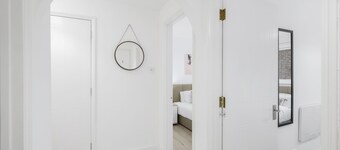 Charming 2 Bed 1Bath Apt -Transom Square