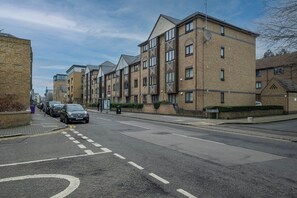 Exterior - Charming 2 Bed 1Bath Apt -Transom Square (London)