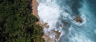 Charming 2-bedroom apartment with AC, WiFi in Playa Negra