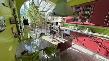Microwave, oven, stovetop, dishwasher