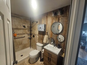 Hair dryer, towels, soap, toilet paper - Cuatros Pinos ~ Quiet Tall Pine Retreat (Durango)