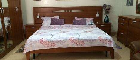 1 bedroom, iron/ironing board, WiFi, bed sheets