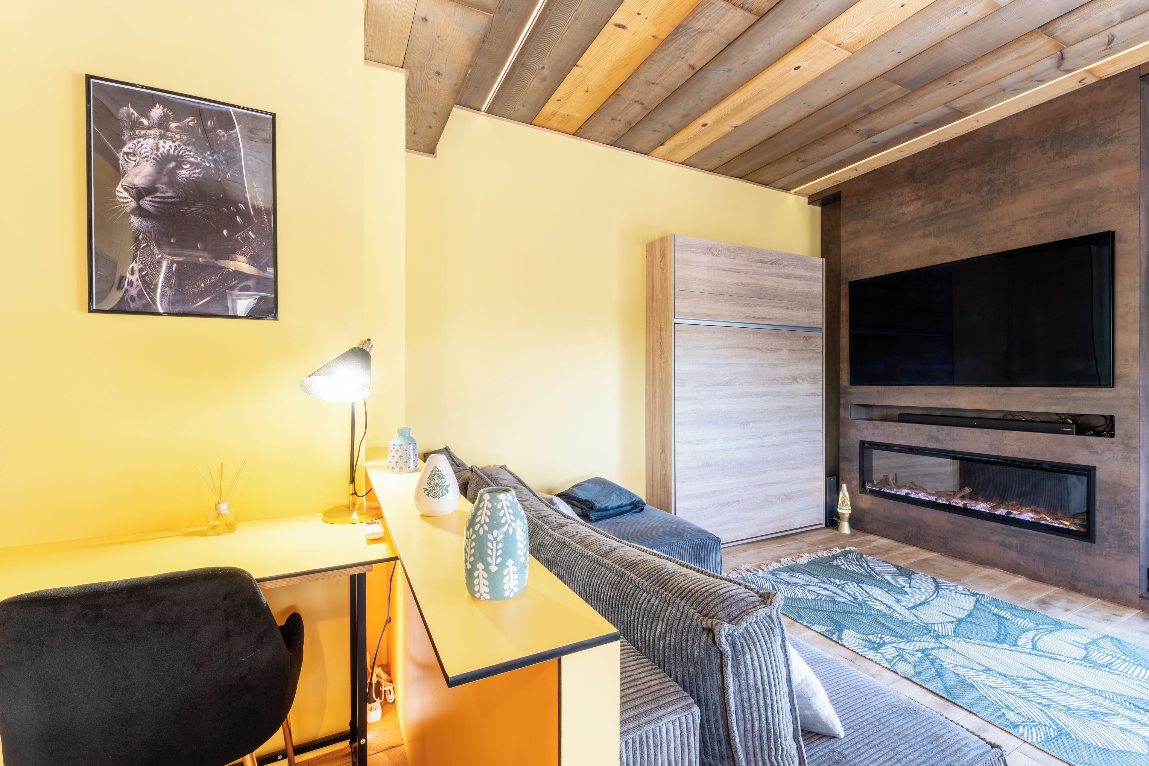 TV, fireplace, stereo