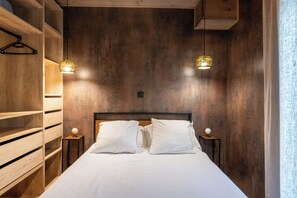 2 Schlafzimmer, Schreibtisch, Bügeleisen/Bügelbrett, Reisekinderbett
