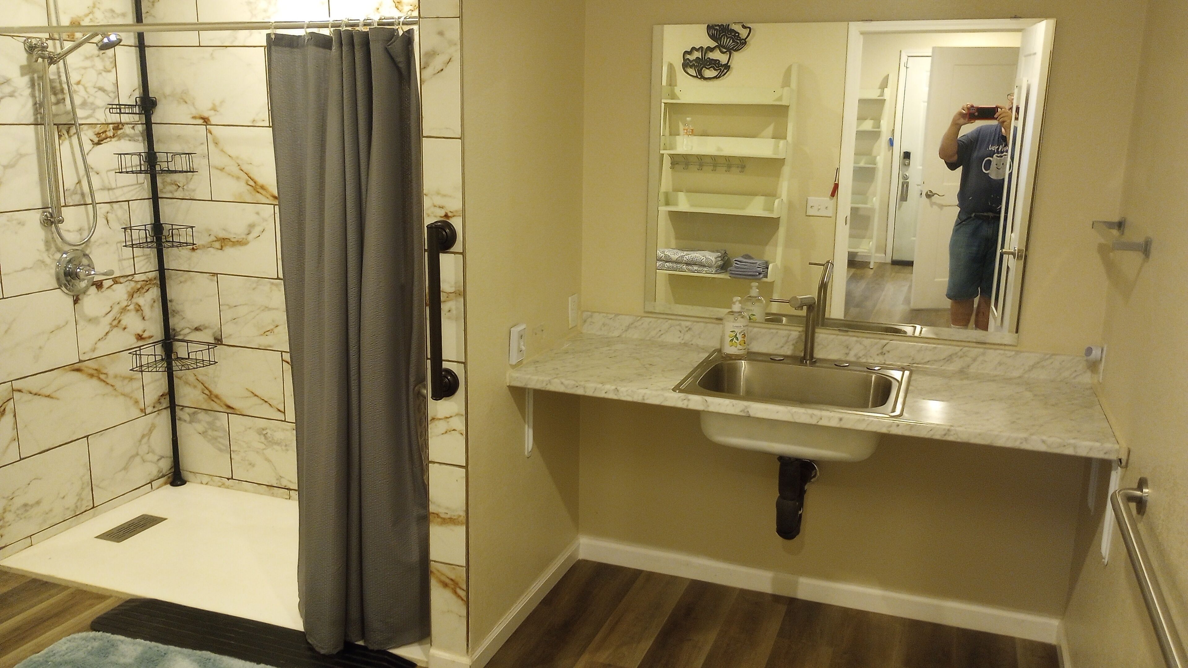 Suihku, pyyhkeet, saippua, vessapaperi