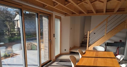 Renovated farmhouse with sauna, chalet atmosphere, in a quiet wooded setting.