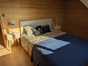 3 chambres, fer et planche à repasser, Wi-Fi gratuit, draps fournis