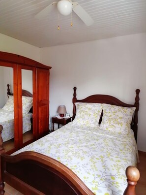 2 bedrooms, iron/ironing board, WiFi, bed sheets