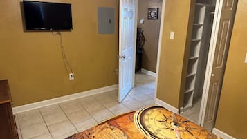 2 habitaciones, tabla de planchar con plancha, wifi y ropa de cama