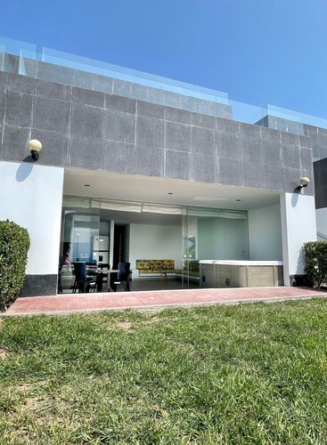 Apartment with Jacuzzi and direct access to the beach