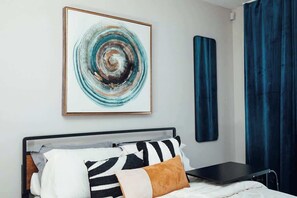 3 bedrooms, iron/ironing board, WiFi, bed sheets - Modern & Spacious Stay by Northwestern Hospital Bronzeville (Chicago)