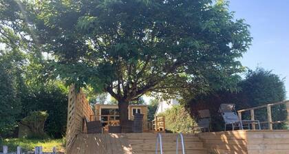 Les cygnes, house on the banks of the loing for up to 6 people, with canoes and rowing boat.