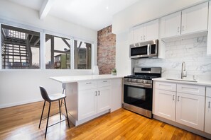 Mikrovågsugn, ugn, spishäll och diskmaskin