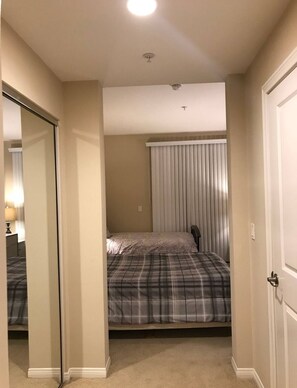 2 chambres, fer et planche à repasser, Wi-Fi, draps fournis