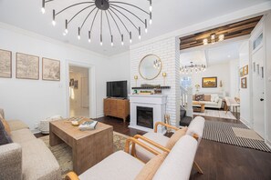 Smart TV, fireplace