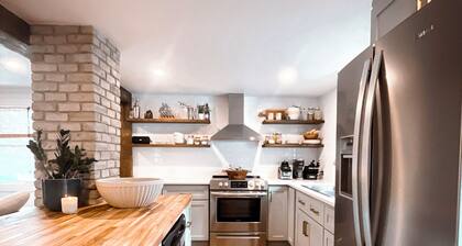 2 BATHROOM Executive Cottage with Office