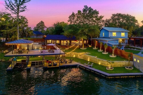 Lakefront Getaway in Texas Hill Country | Dock, Kayaks, Pickleball, Jet Ski