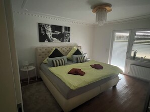 2 bedrooms, travel cot, WiFi, bed sheets