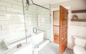 Toallas, jabón, papel de baño