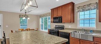 NEW! Lakeside Retreat w/ Beach Access & Kayaks