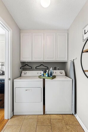 Interior - 4 Bed Beach Getaway! Fenced Yard + Garage Parking (Wilmington)