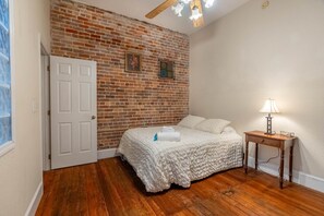 2 Schlafzimmer, Schreibtisch, Bügeleisen/Bügelbrett, kostenloses WLAN