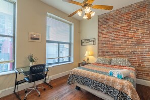 2 bedrooms, desk, iron/ironing board, free WiFi