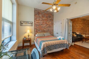 2 bedrooms, desk, iron/ironing board, free WiFi