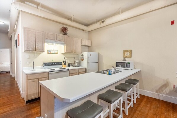 Fridge, microwave, oven, stovetop