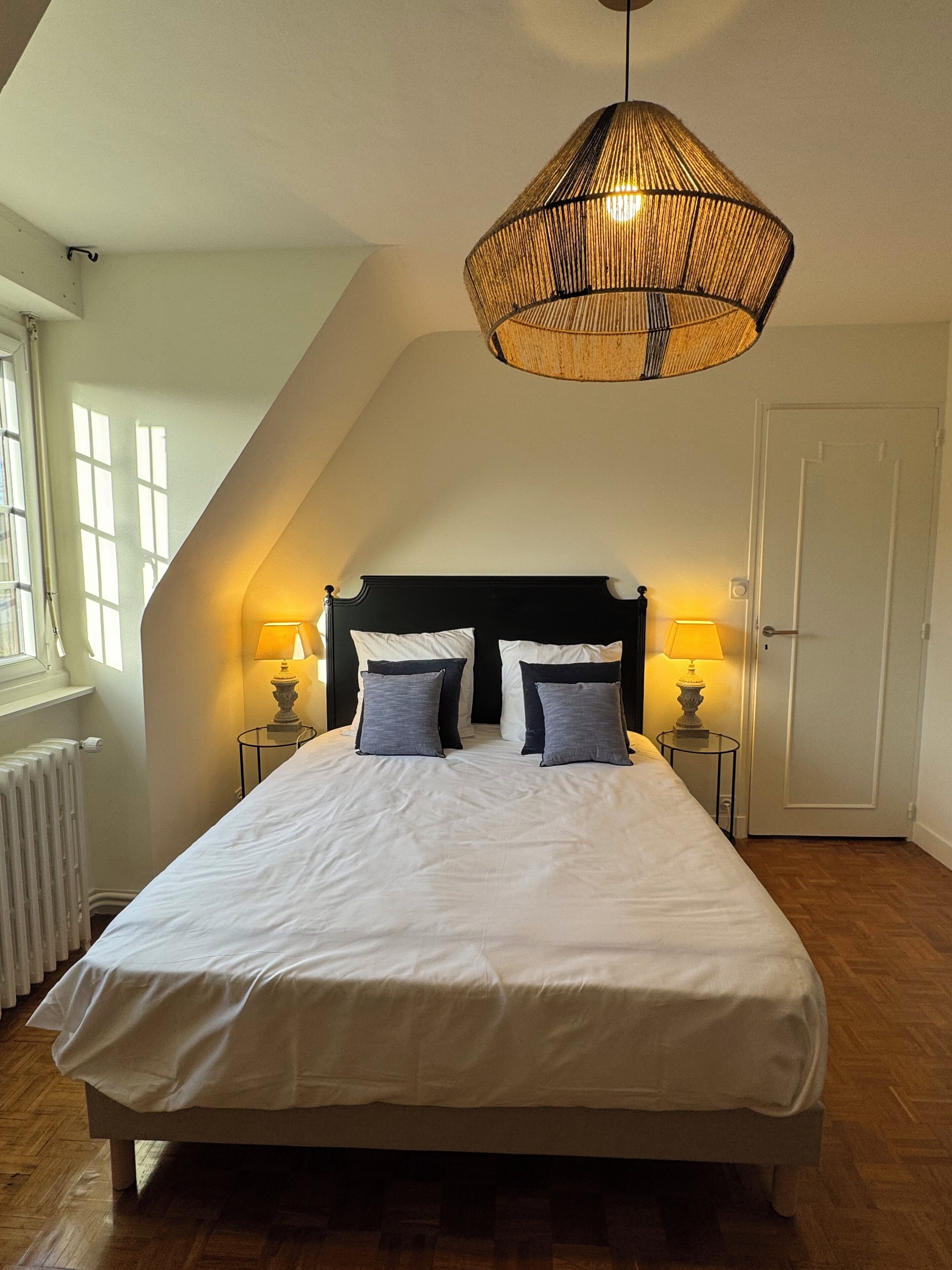 3 bedrooms, desk, iron/ironing board, free WiFi