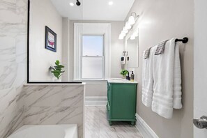 ヘアドライヤー、タオル